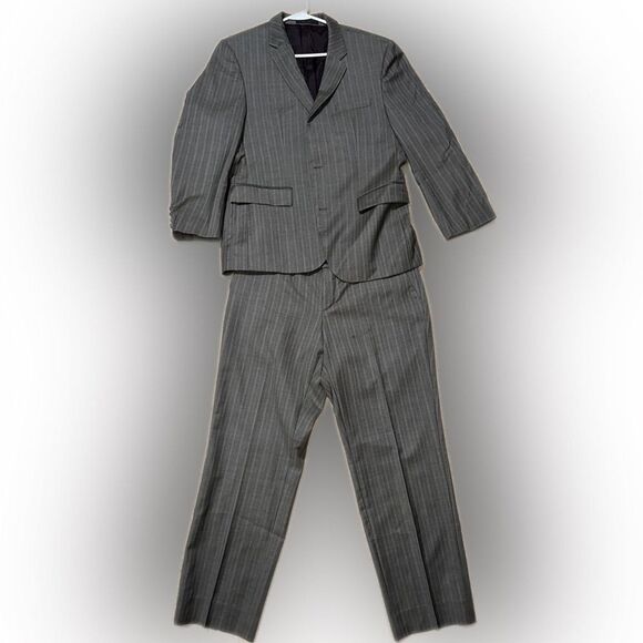 Hugo Boss Super 100s Full Suit - Picture 3 of 13